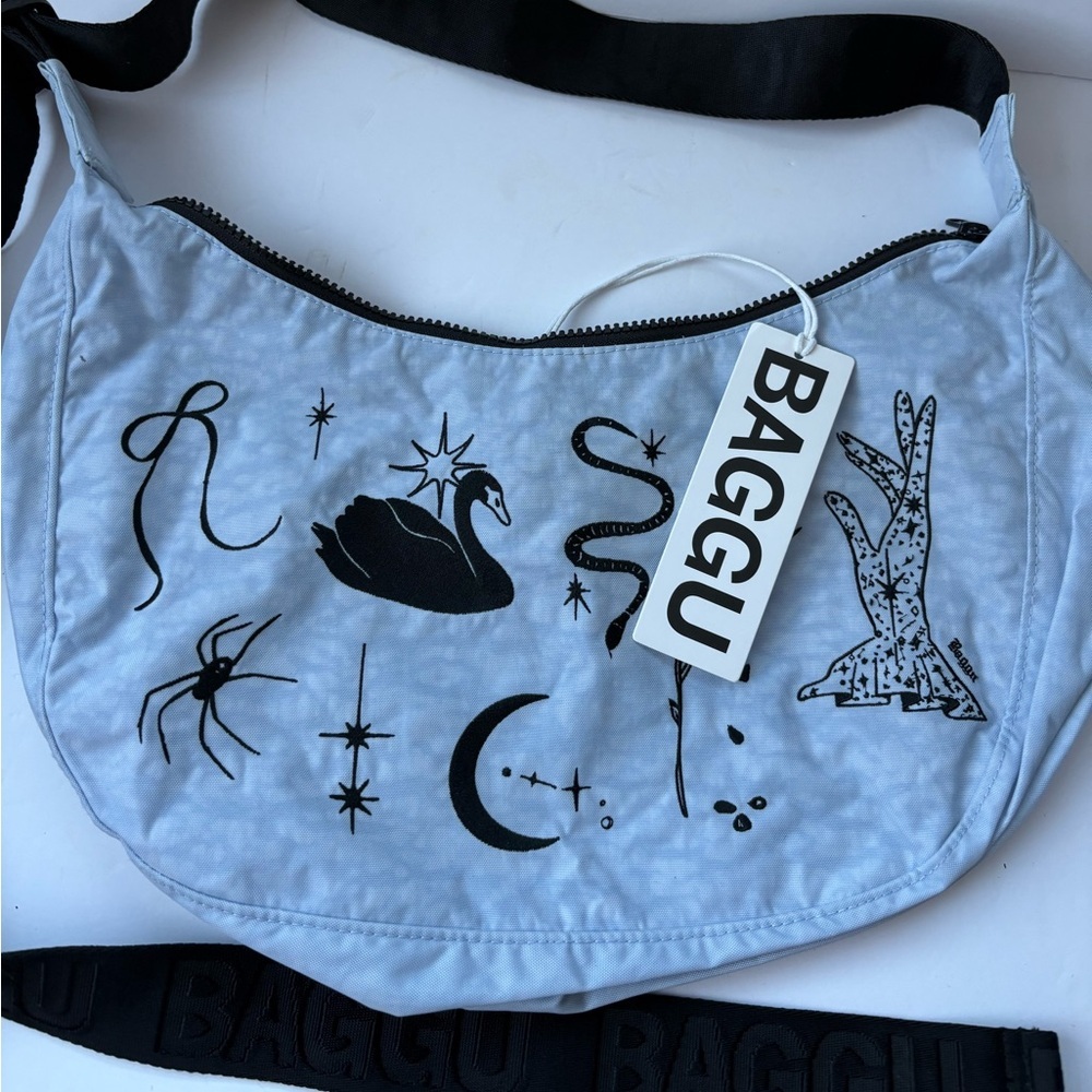 NWT BAGGU Embroidered Ballet Icons Medium Nylon Crescent Bag - Picture 9 of 13